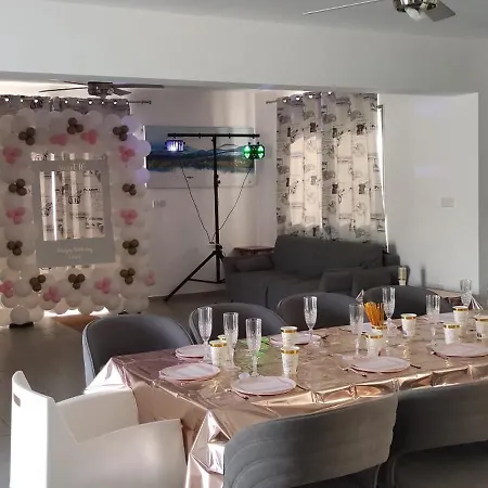 וילה Village Villa, Cyprus, Salt-water Pool, 5 Bedrooms, Larnaca