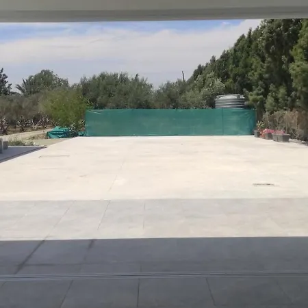Village Villa, Cyprus, Salt-water Pool, 6 Bedrooms, Larnaca Willa *