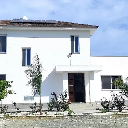 Village Villa, Cyprus, Salt-water Pool, 5 Bedrooms, Larnaca Willa Kiti