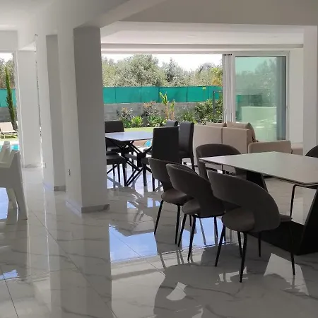 Village Villa, Cyprus, Salt-water Pool, 6 Bedrooms, Larnaca * Kiti